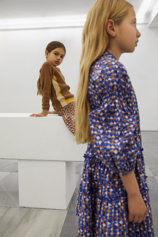 girl in long sleeve lmn3 dress 28 in blue color print